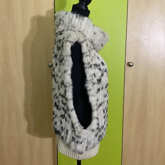 Neiman Marcus Real Fur Pullover Vest - Picture 5 of 13